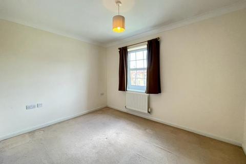 2 bedroom flat to rent, Compton Way, Sherfield-On-Loddon, RG27