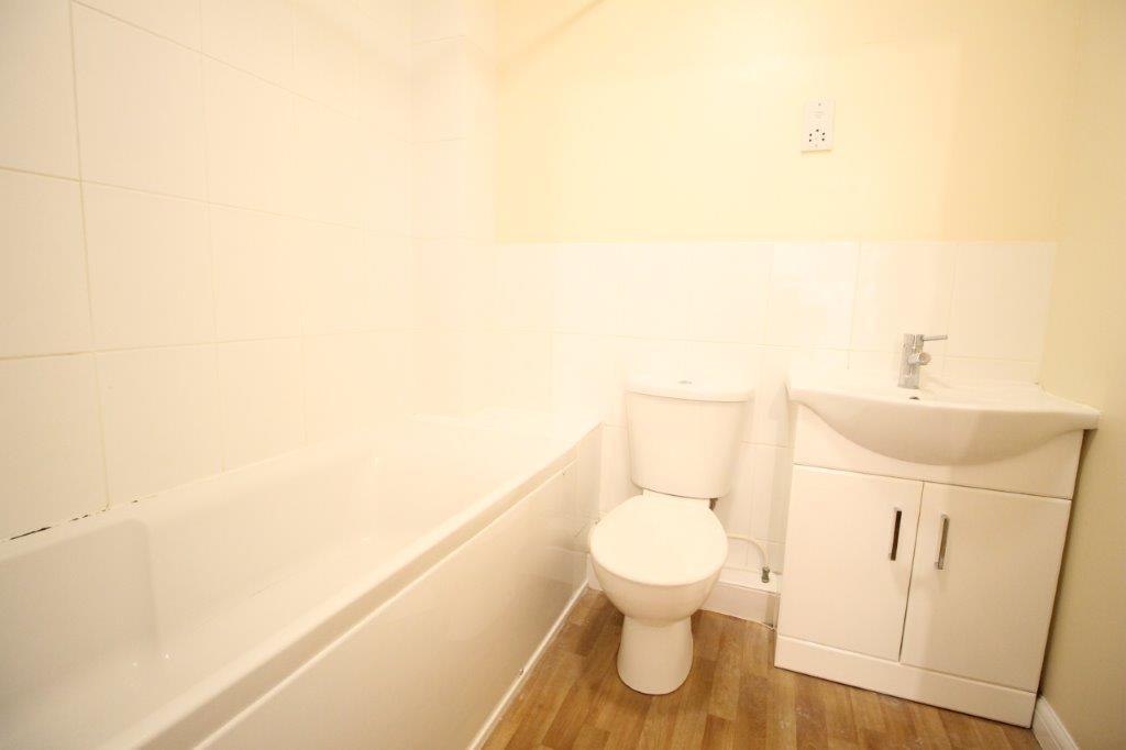 Byron Way, Northolt UB5 1 bed flat £1,025 pcm (£237 pw)