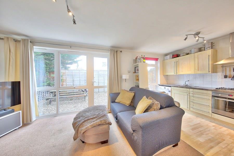 Cornford Grove, SW12 1 bed terraced house - £1,499 pcm (£346 pw)