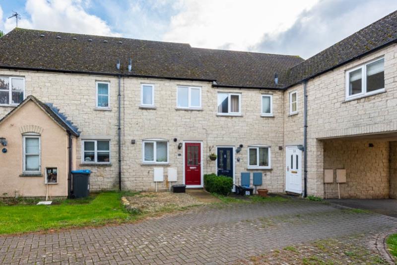 Stow Avenue, Witney, OX28 5GR 2 bed terraced house £1,075 pcm (£248 pw)