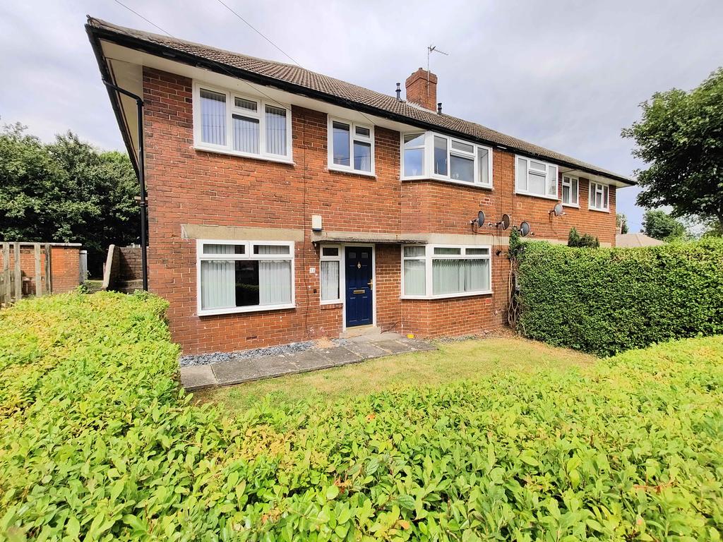 The Crescent, Holywell Green HX4 2 bed ground floor flat for sale £85,000