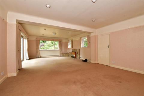 31 Great Tattenhams, Epsom, KT18 5RF