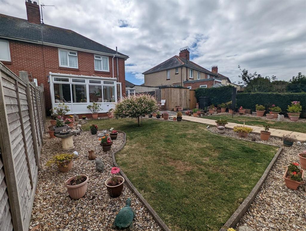 Kitchener Road, Weymouth 3 bed semidetached house £270,000
