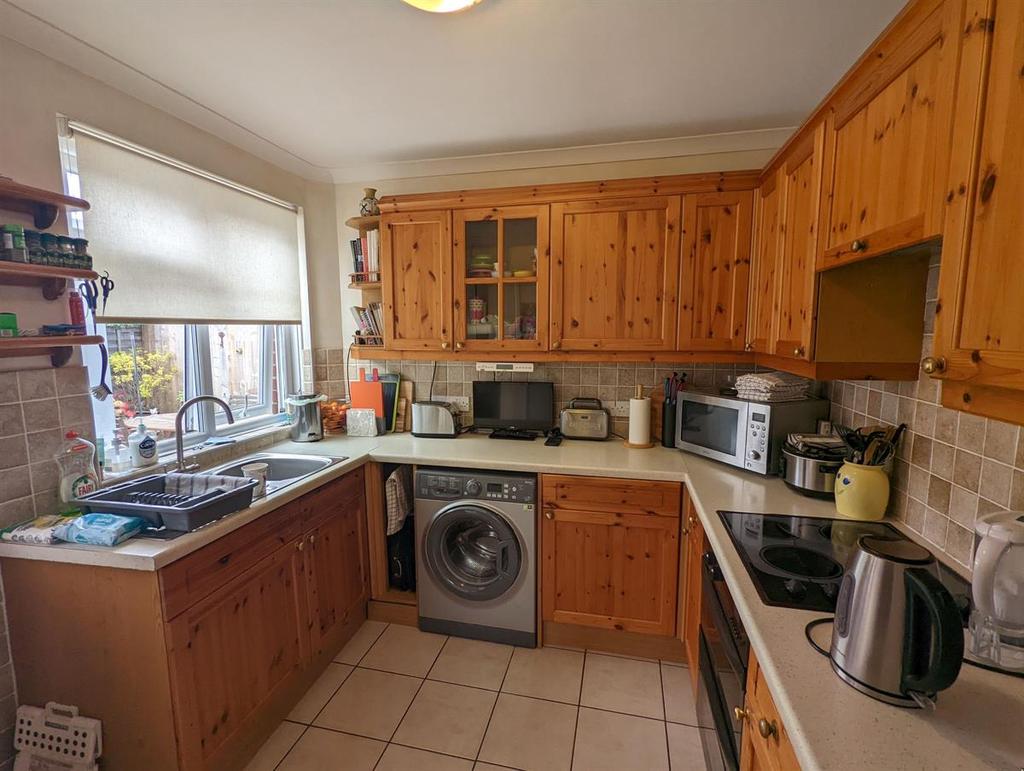 Kitchener Road, Weymouth 3 bed semidetached house £270,000