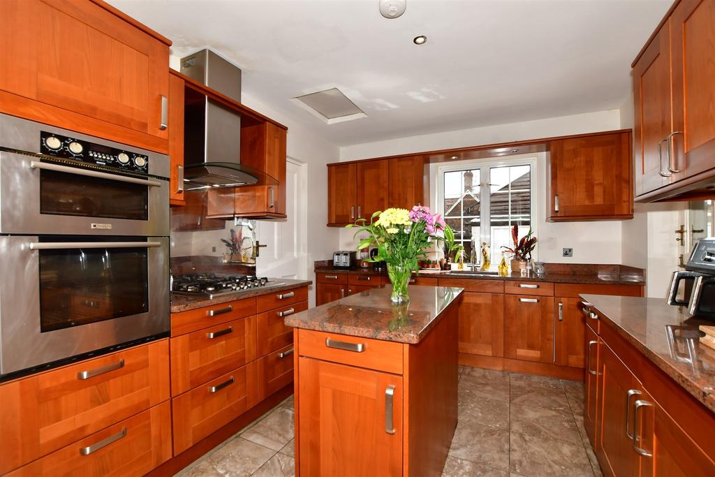Kitchen/ Breakfast Room