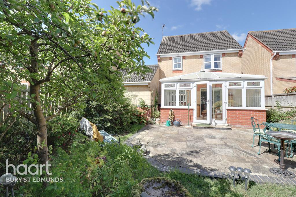 Leabrook Close, Bury St Edmunds 3 bed detached house £325,000