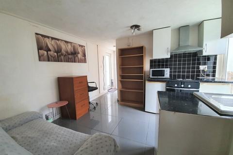 1 bedroom property to rent - Wanstead Park Road, Ilford
