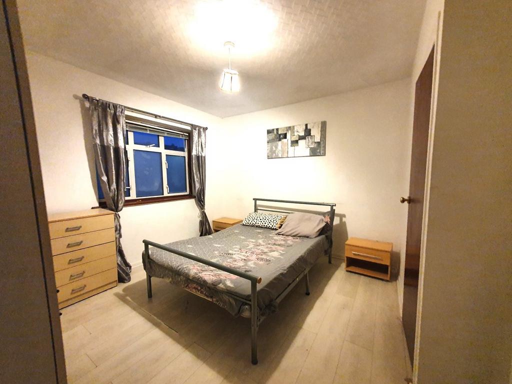 Wanstead Park Road, Ilford 1 bed property to rent £1,400 pcm (£323 pw)