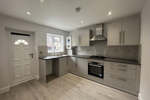 2 bedroom flat to rent - Widmore Road, Bromley, Kent, BR1