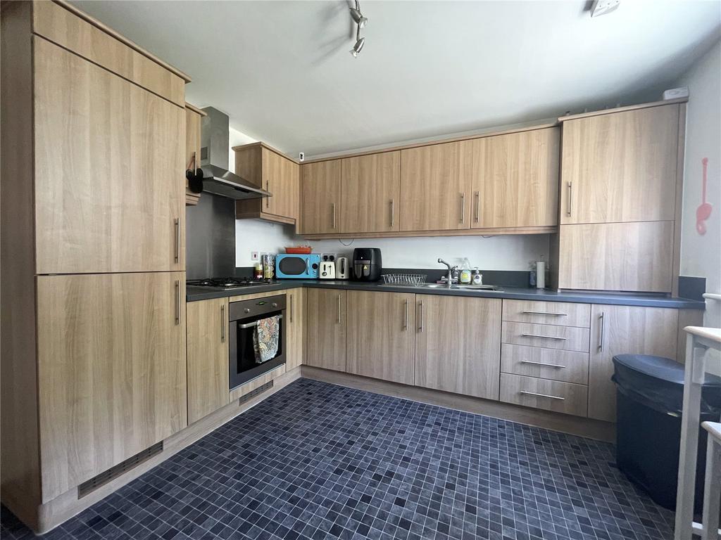 Primrose Avenue, Sittingbourne, ME10 2 bed semidetached house £310,000