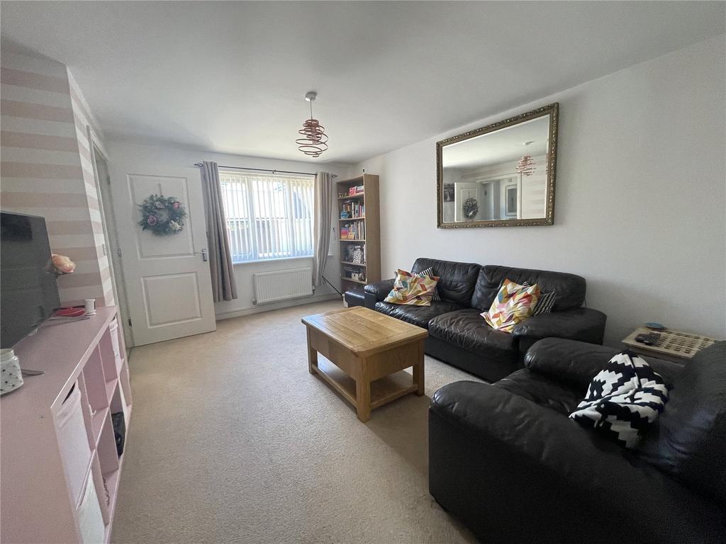 Primrose Avenue, Sittingbourne, ME10 2 bed semidetached house £310,000