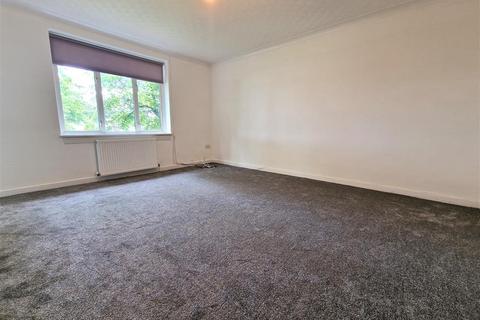 3 bedroom apartment to rent, Cairnhill Circus, Crookston, Glasgow
