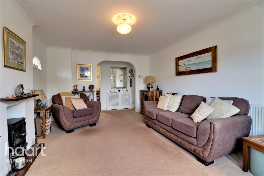 Roach Avenue, Rayleigh 2 bed semidetached bungalow £375,000
