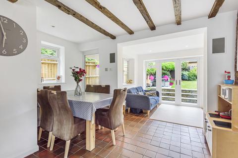 6 Oak Cottage Close, Wood Street Village, Guildford, GU3 3DB