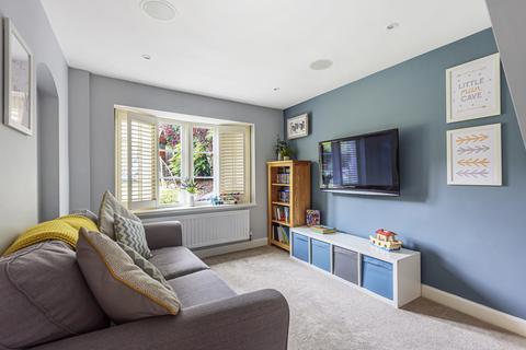 6 Oak Cottage Close, Wood Street Village, Guildford, GU3 3DB