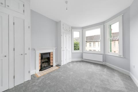 3 bedroom terraced house to rent, Duncan Road, Richmond, Surrey TW9