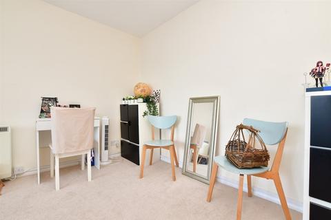 71 Westmoreland Drive, Sutton, SM2 6AB