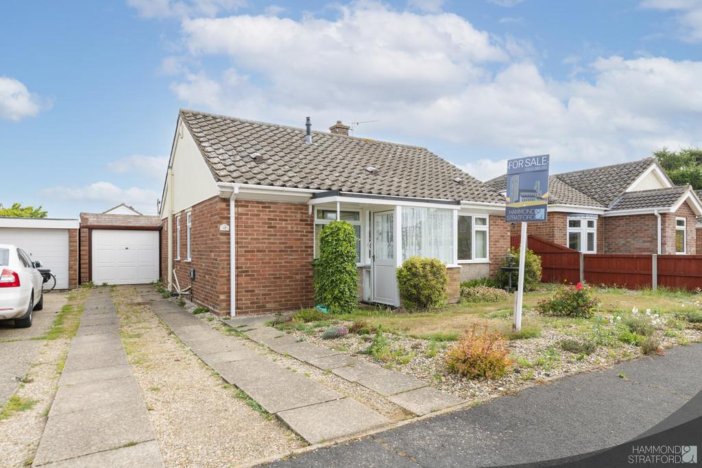 Hubbard Close, Wymondham 2 bed detached bungalow £230,000