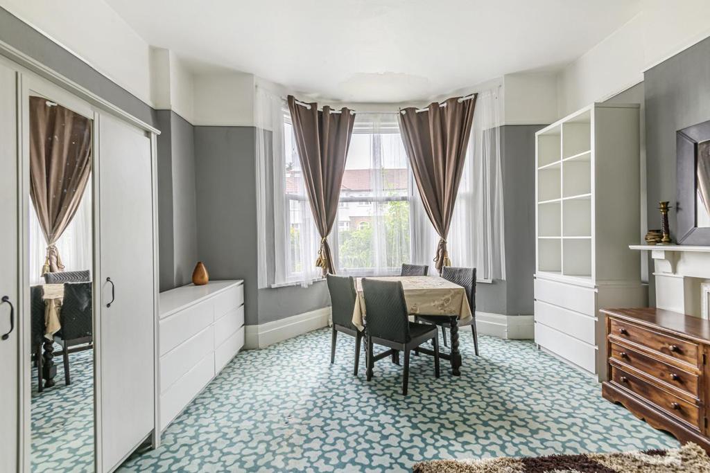 Greyhound Lane, Streatham 5 bed semidetached house for sale £875,000