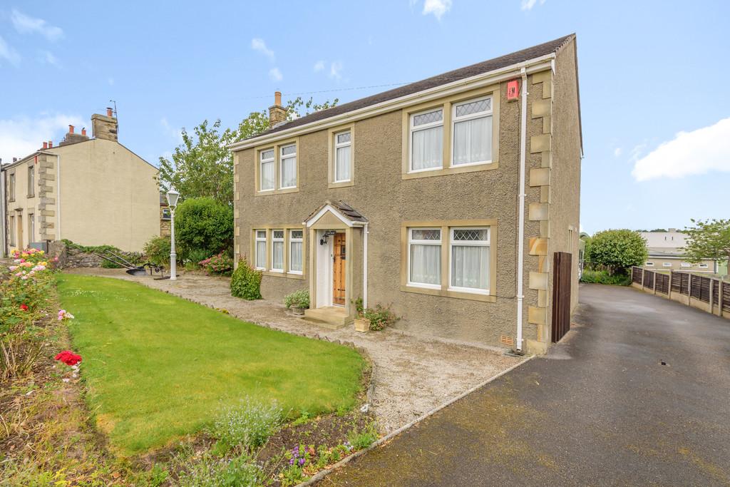 93 Kellet Road, Carnforth... 4 bed detached house £350,000