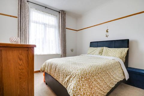2 bedroom flat for sale - Albion Road, Westcliff-on-sea, SS0