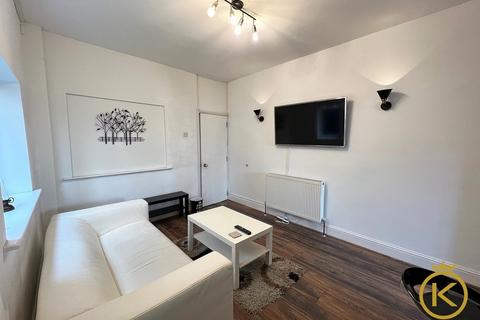 4 bedroom terraced house to rent, Francis Avenue, Southsea