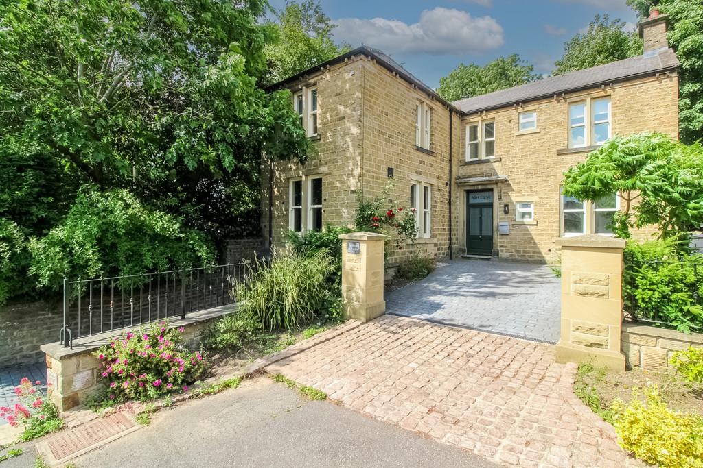 Far Dene, Kirkburton 3 bed detached house for sale £650,000