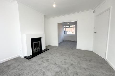 3 bedroom townhouse to rent, Ashby View, Bramley