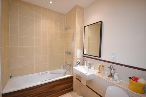 2 bedroom flat to rent - High Road, Flat 3 Amber Court