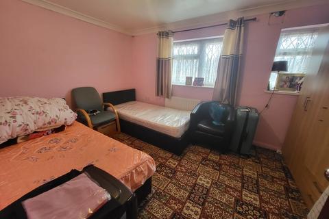 3 bedroom end of terrace house for sale - Keats Way, West Drayton