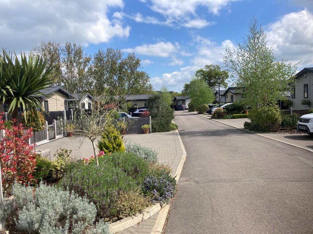 Lippitts Hill, Loughton 2 bed mobile home for sale £365,000