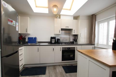 28 Foster Drive, Dartford, DA1 5UB