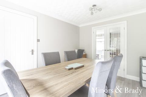 32 Amys Close, Saham Toney, Thetford, IP25 7HU