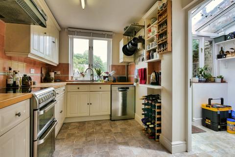 3 bedroom terraced house to rent, Victoria Road, CIRENCESTER