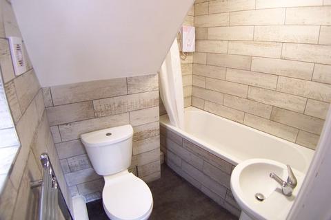 1 bedroom flat to rent, Cross Chapel Street, Leeds
