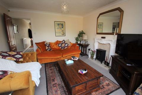 2 Manse Gardens, Studley, B80 7NF