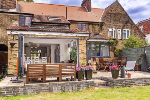 13 Danbury Way, Woodford Green, IG8 7EZ