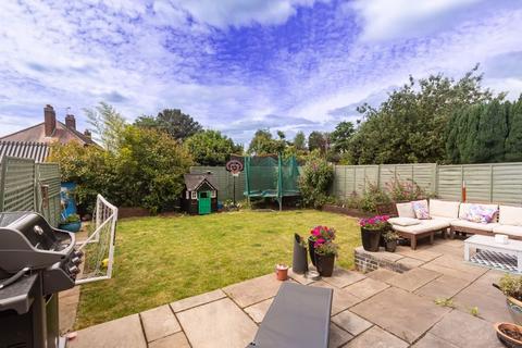 13 Danbury Way, Woodford Green, IG8 7EZ