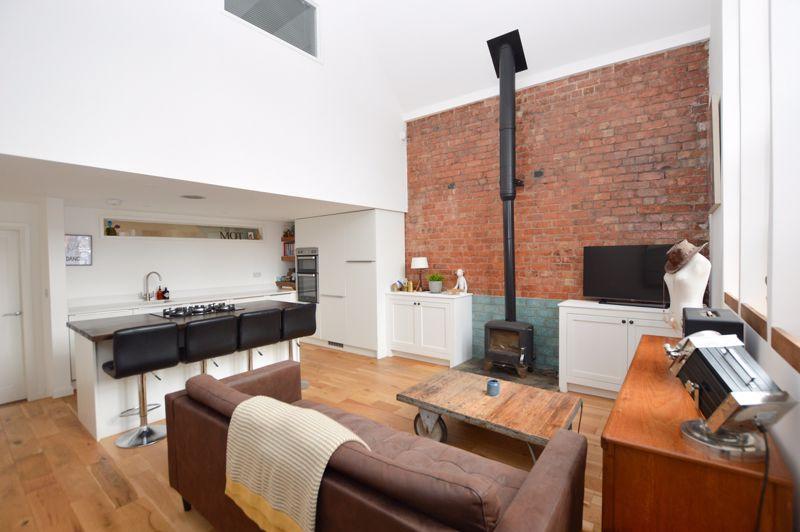 Lounge/Kitchen