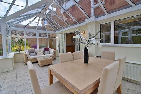 3 bedroom detached house for sale - TETTENHALL, Foley Avenue