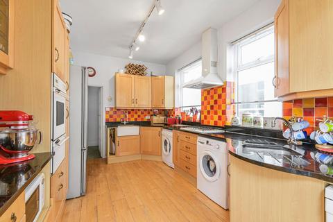 68 Braxted Park, London, SW16 3AU