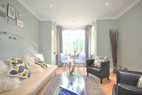 2 bedroom flat for sale - Latium Close, Holywell Hill, St. Albans