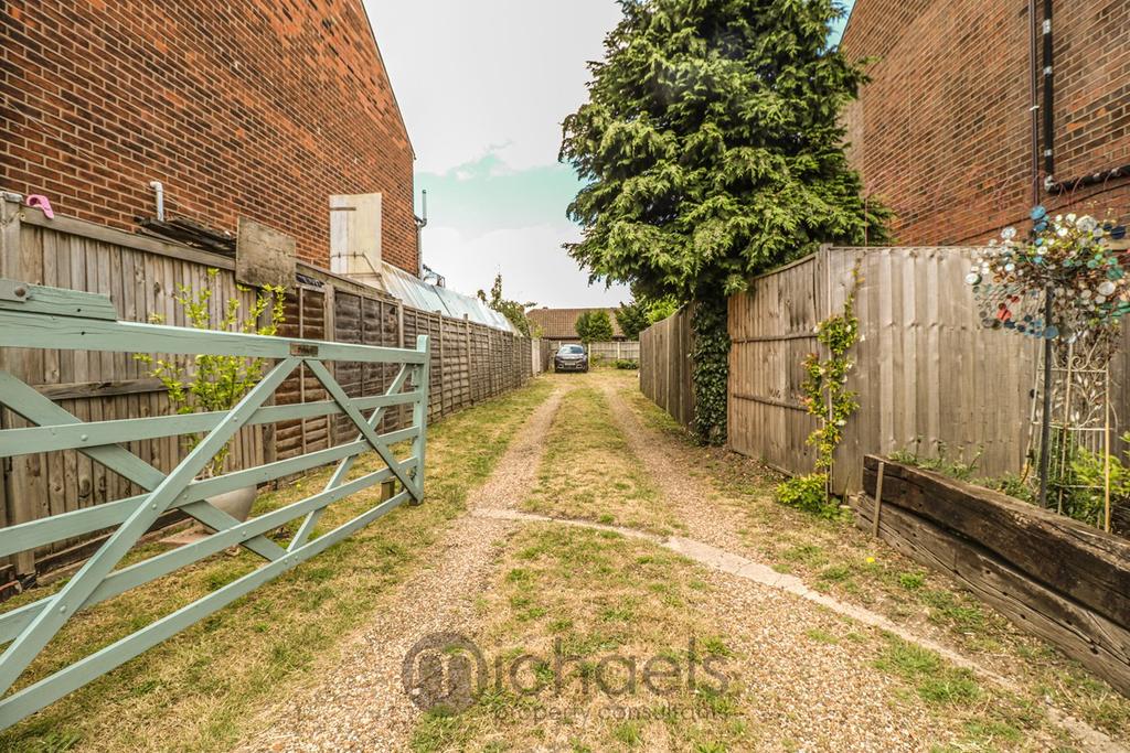 Bergholt Road Colchester Co4 3 Bed Semi Detached House £350 000