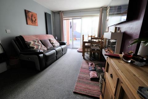 3 bedroom semi-detached house for sale - Talbot Road, Great Sutton, Ellesmere Port, CH66