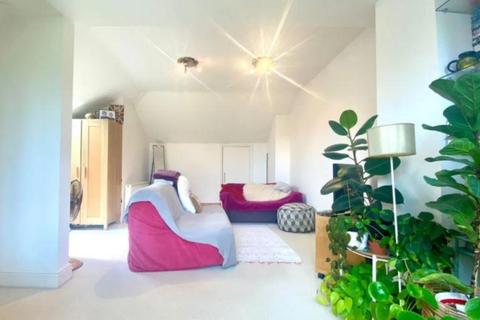 2 bedroom flat to rent - 158 Walm Lane, London