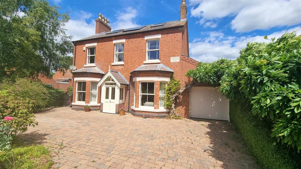 Grantham Road, Bingham 4 bed detached house for sale £675,000