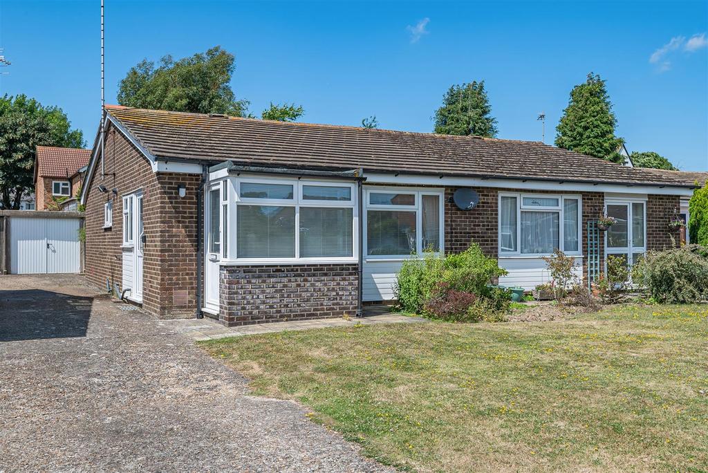 Old Orchard Place, Hailsham 2 bed semidetached bungalow £260,000