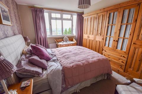 22 Rombalds Drive, Gilstead, Bingley, BD16 3NB