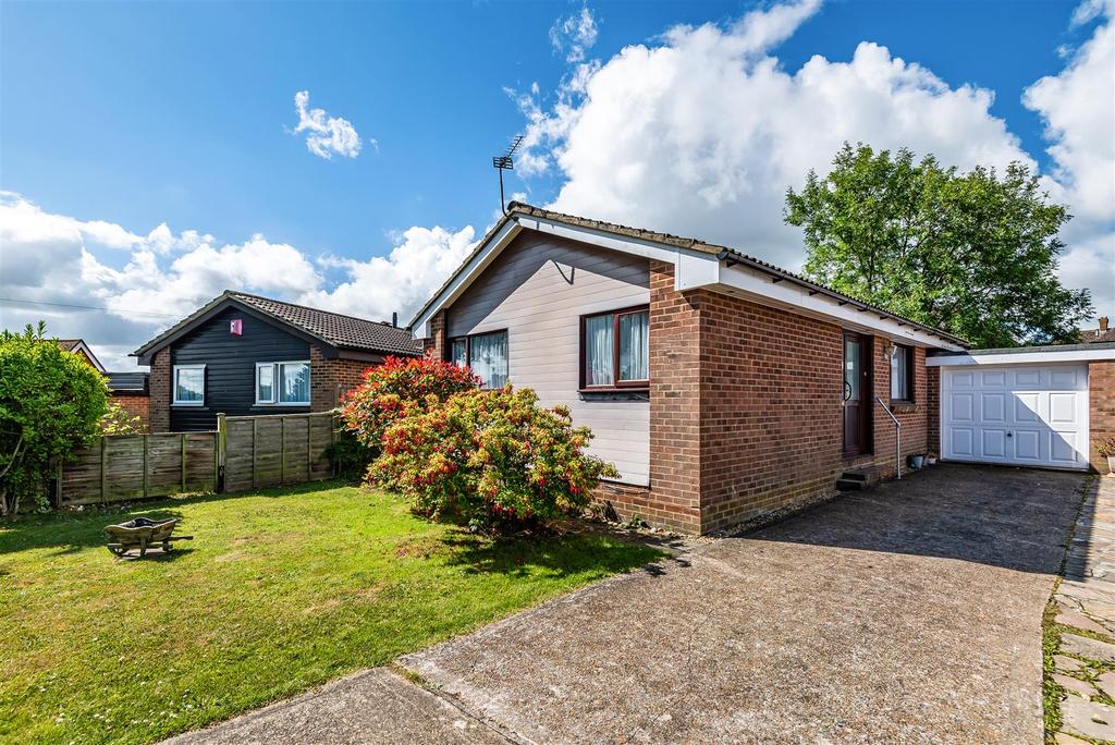 Hawkswood Road, Hailsham 2 bed detached bungalow £295,000