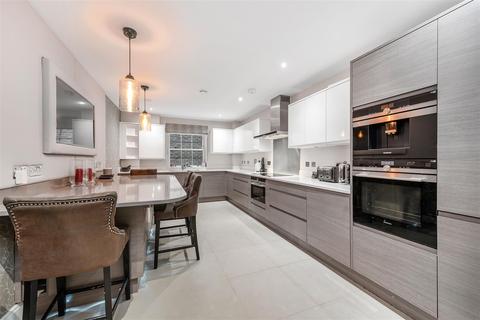 3 bedroom apartment for sale - Queens Road, Weybridge